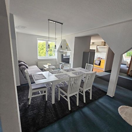 6 Bedroom Private Apartment & Lounge 로스토크 외부 사진