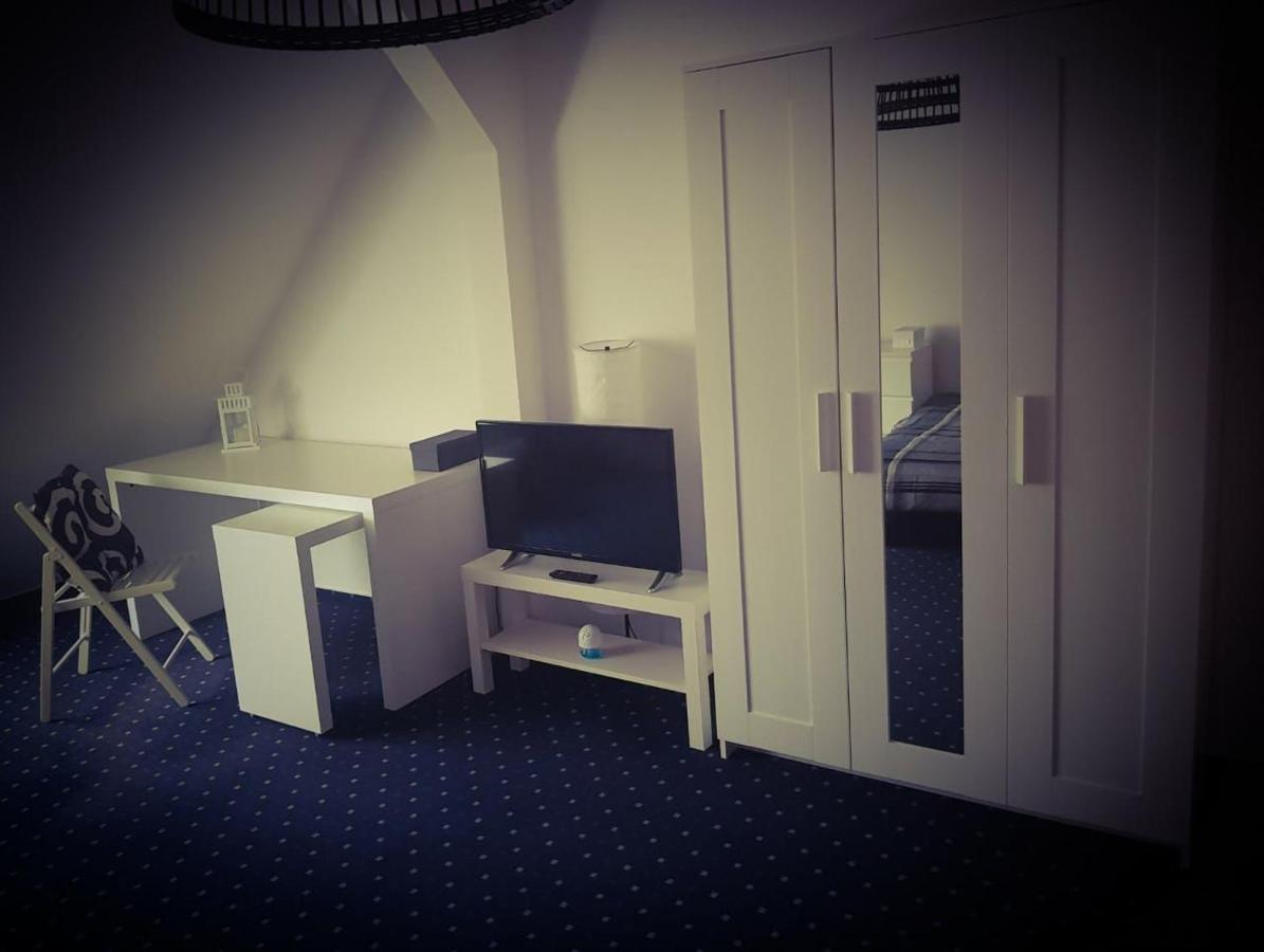 6 Bedroom Private Apartment & Lounge 로스토크 외부 사진