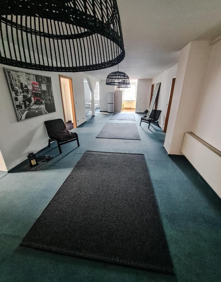6 Bedroom Private Apartment & Lounge 로스토크 외부 사진